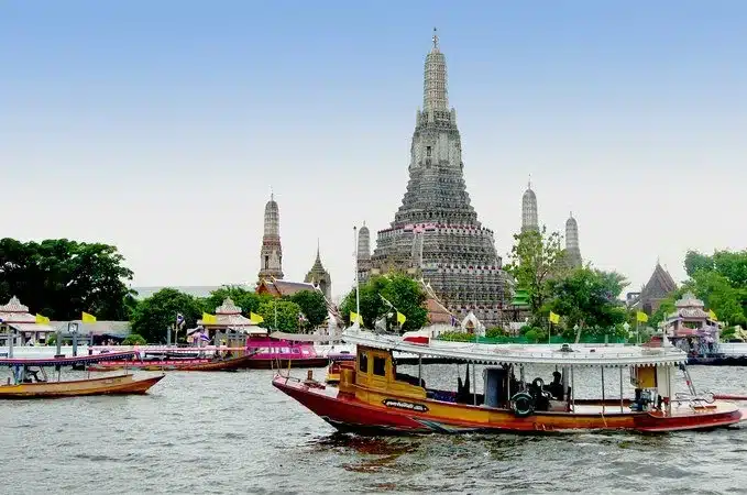 วัดอรุณราชวราราม เที่ยววัดแจ้งริมเจ้าพระยาแบบครบในทริปเดียว