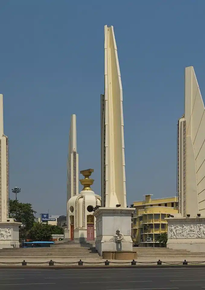 อนุสาวรีย์ประชาธิปไตย เหมาะกับใคร