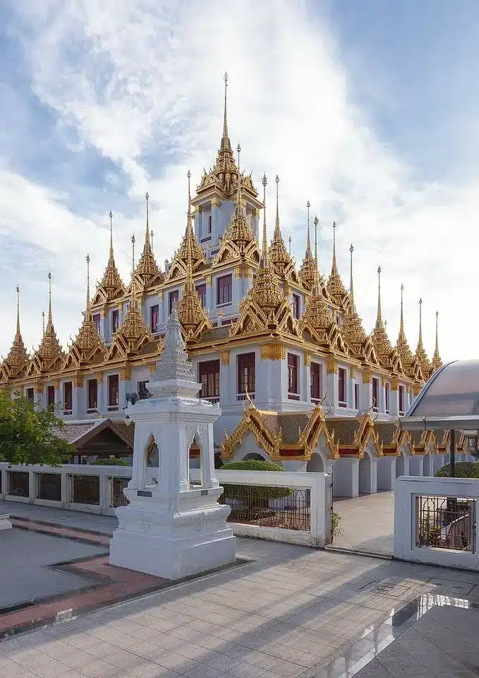 วัดราชนัดดาราม บรรยากาศ