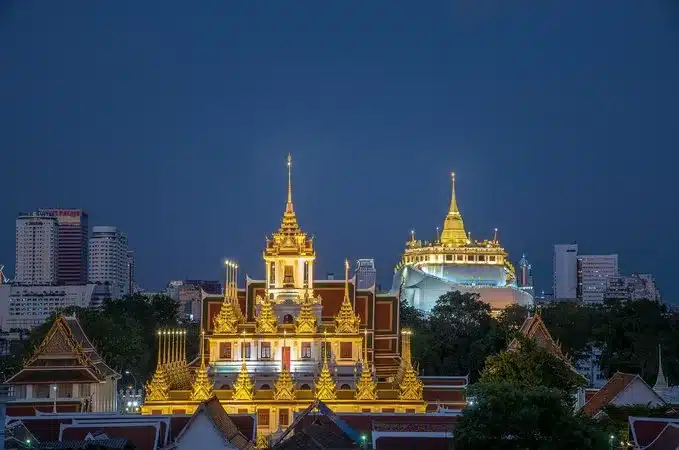 วัดราชนัดดาราม เดินชมโลหะปราสาทใกล้ภูเขาทอง