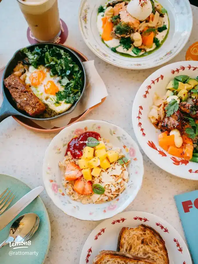 ชุดเมนูอาหารและซาวโดว์ของ Folk Lane by Toby’s