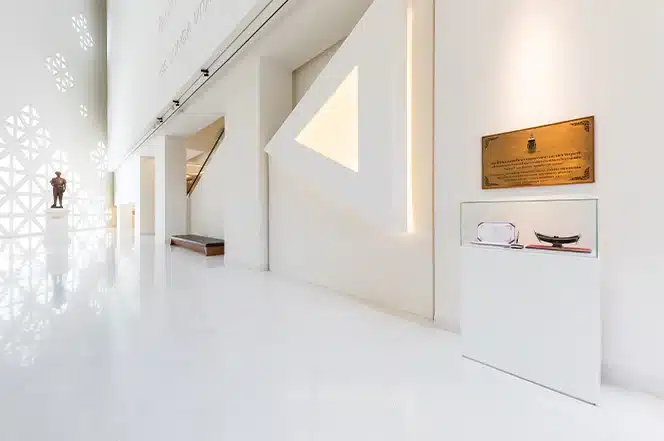 งานศิลปะและพื้นที่สีขาวภายใน MOCA BANGKOK