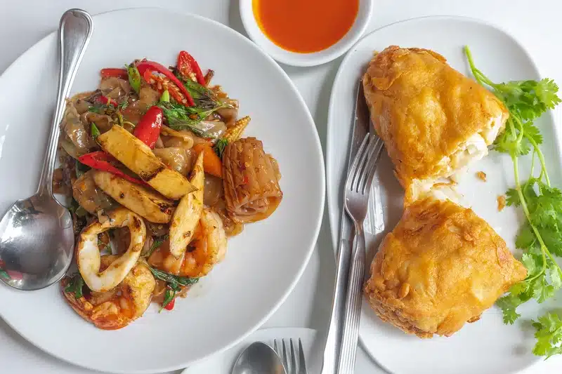 ไข่เจียวปู เจ๊ไฝ สีทองอร่ามทรงตอร์ปิโด กรรเชียงปูม้าชิ้นโต ประตูผี
