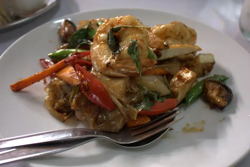 ผัดขี้เมาทะเล เจ๊ไฝ กุ้งลายเสือตัวโต ปลาหมึกสดชิ้นหนา กลิ่นหอมกระทะเตาถ่าน
